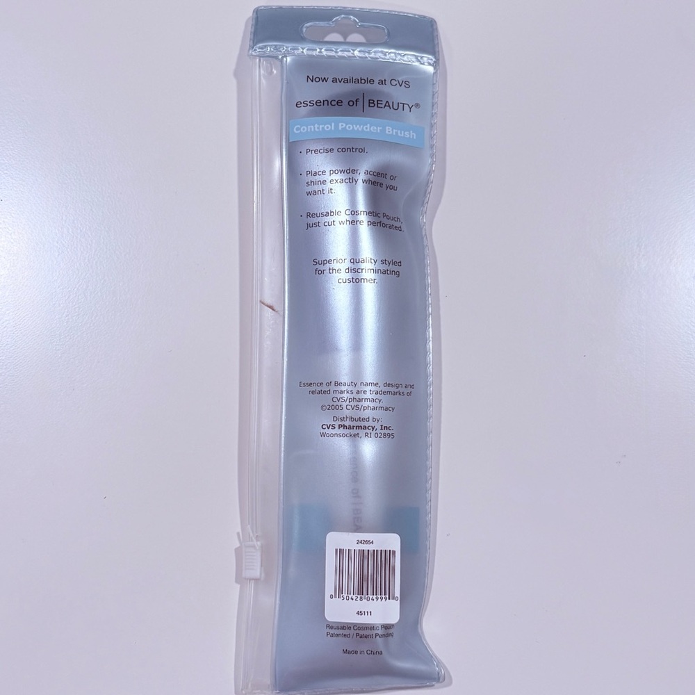 NIP Essence of Beauty Powder Brush - Picture 2 of 2